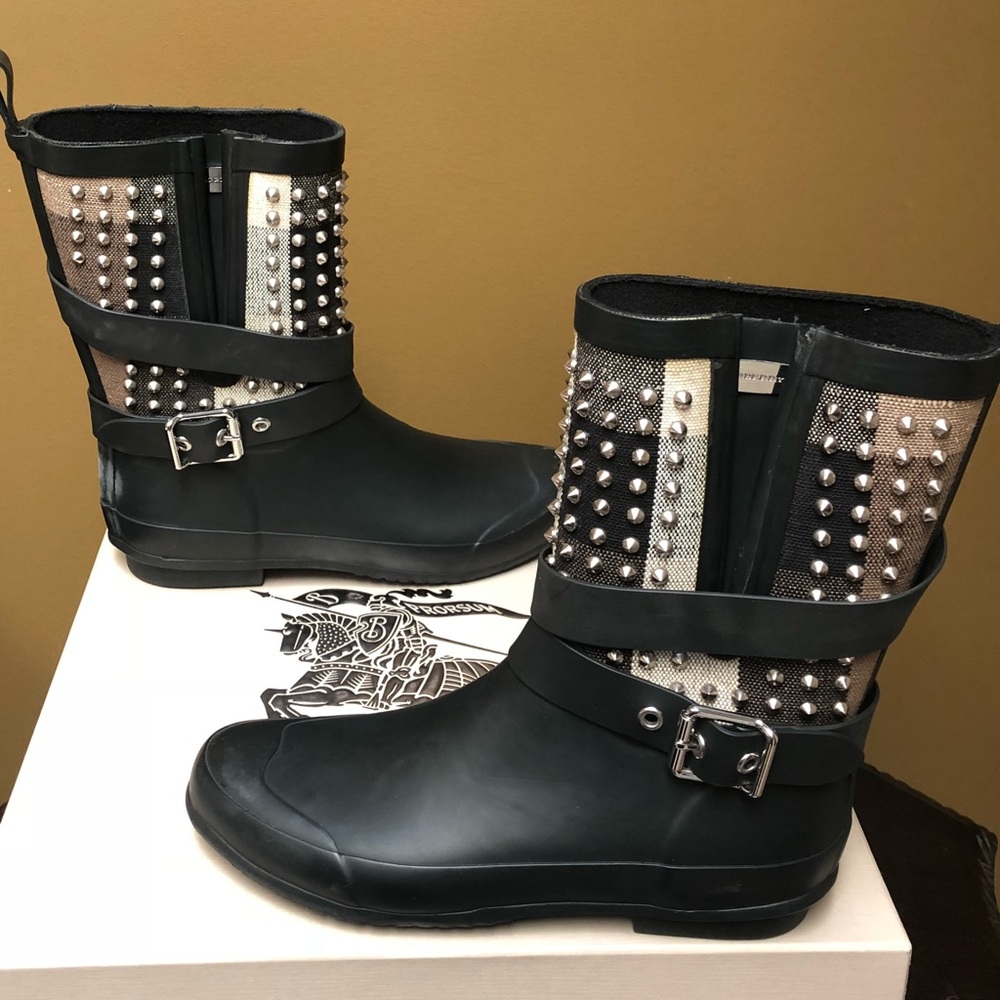 Burberry authentic  Holloway studded rain boots